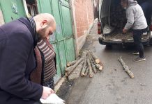 “Bereqeti” në Prishtinë shpërndan 50 metra dru për 25 familje skamnore
