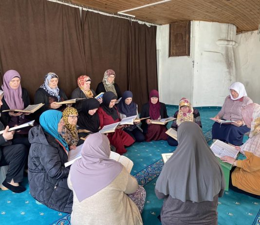 20 gra përfunduan Hatmen (Leximin e Kuranit)