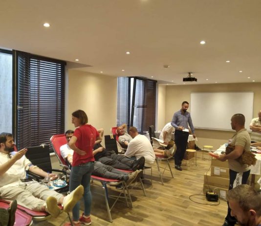 Xhemati i xhamisë Mati1 dhuron gjak